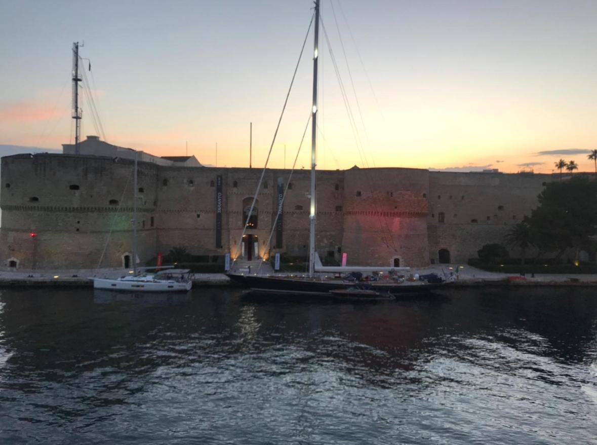 Appartamento Via Nitti Taranto Esterno foto
